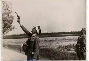 zolnierz-z-pistoletem